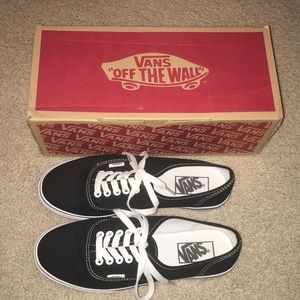 Brand new black vans!!